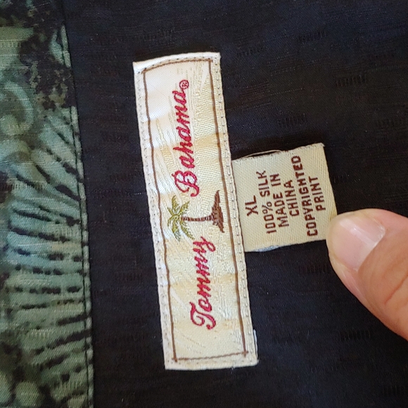 Tommy Bahama 100% Silk Koi Graphic Button Down Shirt Size XL - Picture 6 of 6